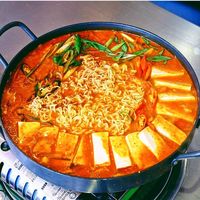 Yuk! Ramai-ramai Makan Budae Jjigae Enak di 5 Tempat Ini 