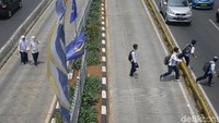 Bagaimana menurut Anda soal para pelajar yang nekat menyeberang sembarangan?