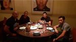 Begini Keseruan Taufik Hidayat Saat Kulineran Seafood