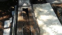 Warga dibuat geger oleh kondisi 27 makam yang diduga sengaja dibongkar di TPU Pakemitan, Desa Pakemitan, Cikatomas, Kabupaten Tasikmalaya, Jawa Barat. Pool/Polsek Cikatomas.
