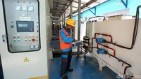 Untuk wilayah Kabupaten Karimun, Kepulauan Riau, PLN kini mengoperasikan PLTU Tanjung Sebatak dan PLTD Bukit Carok dengan total kapasitas listrik ysng dihasilkan mencapai 35 Mw atau surplus 10 Mw dari beban puncak yang mencapai 28,2 Mw. Adapun, pelanggan yang sudah teraliri listrik PLN berjumlah 46 ribu, di mana 40 ribu merupakan rumah tangga, dan sisanya pelaku industri.