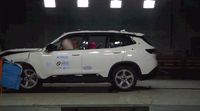 Detik-detik Mobil Nasional Vietnam Diuji Tabrak, Dapat Bintang 5!