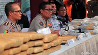 Kasus ini terungkap, berawal dari tangkapan kurir di Jakarta, polisi berhasil mengamankan 310 kg sabu dan menangkap pelaku lain di Aceh.