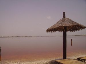 Foto: Danau Cantik Warna Milkshake Stroberi