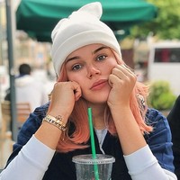 Wanita 21 tahun ini merupakan selebgram dengan 61 ribuan follower. Lewat akun Instagramnya @camillerosegottlieb, dia sering membagikan aktivitasnya terutama saat liburan. Foto: Instagram/@camillerosegottlieb