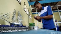 Peminat kerajinan pewter timah ini pun beragam dari berbagai kalangan, mulai dari pemerintah, pebisnis, hingga wisatawan.