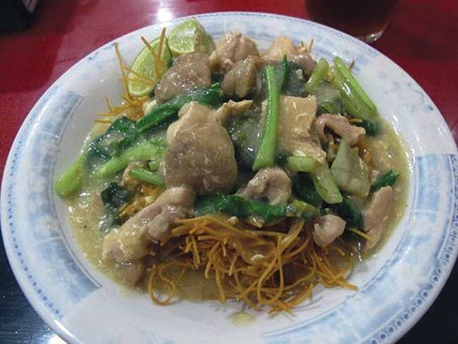 Gurih Kental Mie Titi Khas Makassar Ada di 5 Tempat Ini