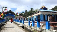 Identitas kampung Muslim pun semakin jelas dengan hadirnya masjid yang berlokasi tak jauh dari dermaga kampung. Yang paling terkenal adalah Masjid Nur Salim yang baru saja diresmikan oleh Bupati Raja Ampat bulan Maret 2019 lalu (Randy/detikcom)