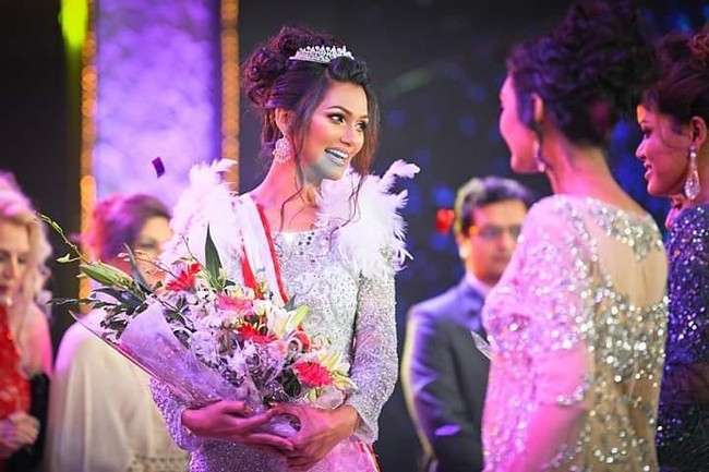 Shirin Akter Shela sukses membawa pulang mahkota Miss Bangladesh Oktober lalu. Kini muncul kabar bahwa ia akan mewakili negaranya di ajang Miss Universe. Shirin pun bakal menjadi kontestan pertama dari nagara muslim Asia Selatan. Foto: Instagram @shirin_shela_