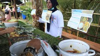 Aneka olahan sagu yang diolah oleh penduduk Kampung Lopintol. Ternyata ada banyak ragamnya loh traveler (Randy/detikcom)