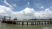 Pada 2015, Presiden Jokowi pun pernah menginstruksikan agar FIR yang selama ini dikuasai Singapura segera diambil alih. Ia meminta kementerian terkait mempersiapkan peralatan dan personel untuk mengelola ruang udara yang dimaksud. Jokowi memerintahkan FIR diambil alih Indonesia 3-4 tahun sejak instruksi dikeluarkan. Empat tahun berselang, isu FIR Singapura itu dibahas lagi dalam pertemuan Jokowi dengan PM Singapura Lee Hsien Loong. Tentunya, pembahasan ini bisa menjadi jalan masuk Indonesia agar bisa merebut wilayah udaranya yang selama ini dikelola oleh Singapura. Rengga Sancaya/detikcom