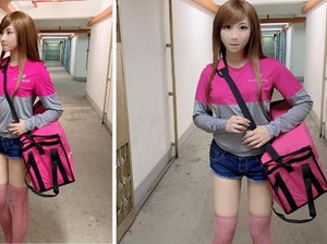 Wanita Seksi dan Cantik Ini Tak Malu Jadi Petugas Antar Makanan