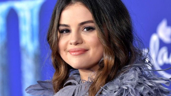 HOLLYWOOD, CALIFORNIA - NOVEMBER 07: Gracie Teefey and Selena Gomez attend the premiere of Disneys Frozen 2 at Dolby Theatre on November 07, 2019 in Hollywood, California. (Photo by Amy Sussman/Getty Images)