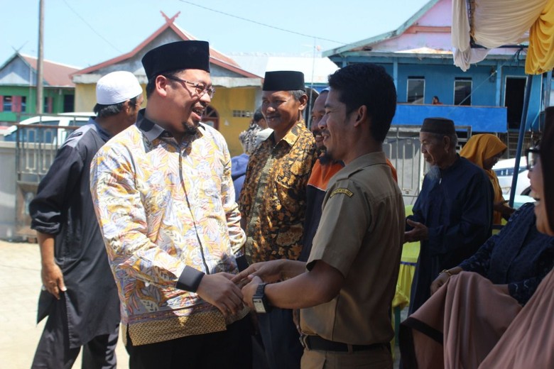 Wakil Ketua DPRD Sulsel Terima Keluhan Krisis Air Bersih di Maros Wakil Ketua DPRD Sulsel Terima Keluhan Krisis Air Bersih di Maros