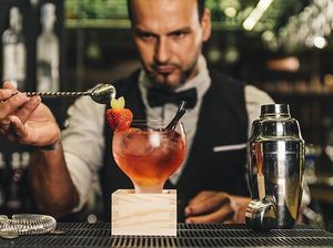 5 Tips Menjadi Bartender Profesional, Fresh Graduate Tertarik?
