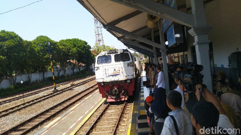 Stasiun Parungkuda Merasa Terganggu Dengan Video Masinis Jajan di Warung Stasiun Parungkuda Merasa Terganggu Dengan Video Masinis Jajan di Warung