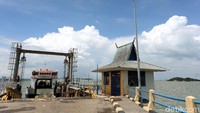 Sebagai salah satu pelabuhan yang menjadi pintu masuk menuju Kabupaten Karimun, pembangunan dan pengembangan infrastruktur di Pelabuhan Roro tak dapat diabaikan.