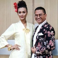 Dilihat dari akun Instagram-nya, Shirin juga seorang model runway. Dalam salah satu fotonya, Ia tampak pernah menjadi model kebaya desainer Indonesia Ai Syarif. Foto: Instagram @shirin_shela_
