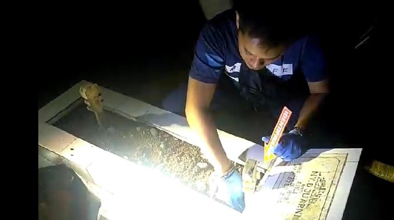 Imbau Warga Tenang, Polisi Buru Pembongkar Puluhan Makam di Tasik Imbau Warga Tenang, Polisi Buru Pembongkar Puluhan Makam di Tasik