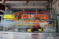 Cerita Cici Lina, Penjual Bakmi Kofei yang Cantik dan Seksi