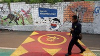 Jalur ini letaknya bersebelahan dengan Stasiun MRT Cipete Raya.