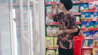 Netizen dihebohkan dengan hubungan percintaan antara Kekeyi Putri Cantika dan Rio Ramadhan. Hal tersebut terlihat dari unggahan rio di instagramnya. Foto: Instagram @riooramadhn
