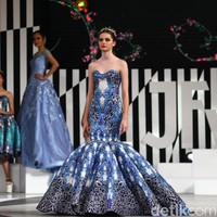 Tiga desainer Indonesia merilis busana dengan menginterpresentasikan kisah dan karakter dalam film Maleficent di panggung fahion show Jakarta Fashion Week 2020, Senayan City, jakarta, Kamis [24/10/2019]. Foto: Rifkianto Nugroho/detikcom