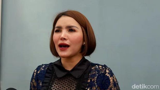 Foto Jadul Intan Hardja Sebelum Oplas Beredar, Bikin Syok