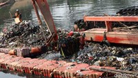 Pengerukan sampah itu juga untuk mengantisipasi pendangkalan sungai.