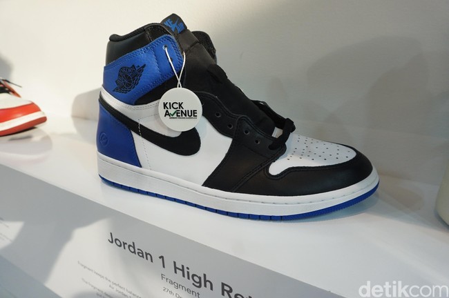 Hadir pula sneakers Jordan 1 High Retro Fragment yang dirilis pada 27 Desember 2014. Ini sneakers yang paling banyak dicari, ujar Safira dari Kick Avenue. Tak heran bila harganya mencapai Rp 80 jutaan. Foto: Daniel Ngantung/Wolipop