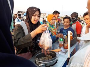 Ini Dia Gadis Cantik Penjual Cilok yang Viral
