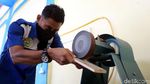 Melihat Kerajinan Berbahan Timah Andalan Karimun Besar
