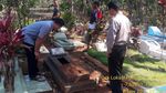 Potret 27 Makam di Tasikmalaya yang Dibongkar Bagian Kepalanya
