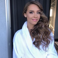 Sebelumnya Lauryn pernah jadi sorotan saat dirinya ditahan oleh pihak imigrasi Meksiko karena permasalahan visa kerja. Ia ditahan selama 24 jam bersama kedua rekannya yakni Elif Celik dan Marie Brethenoux. Foto: Instagram