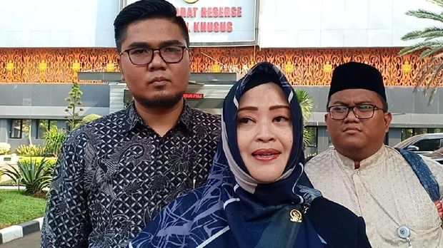 Fahira Idris / 