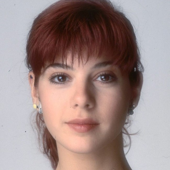 Marisa Tomei digemari para pria muda karena penampilannya yang cantik dan seksi sebagai Aunt May, tante Peter Parker alias Spider-man. Tak mengherankan, karena saat remaja kecantikannya pun bikin banyak wanita iri. (Foto: Instagram)