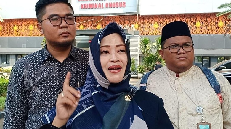 Diperiksa soal Meme Joker, Fahira Idris Ditanya soal Kuasa dari Anies Diperiksa soal Meme Joker, Fahira Idris Ditanya soal Kuasa dari Anies