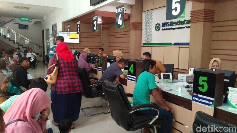 Iuran Bakal Naik, 35 KK Per Hari di Cirebon Pilih Turun Kelas BPJS Iuran Bakal Naik, 35 KK Per Hari di Cirebon Pilih Turun Kelas BPJS