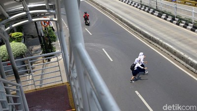 Potret JPO yang Dicuekin Penyeberang Jalan