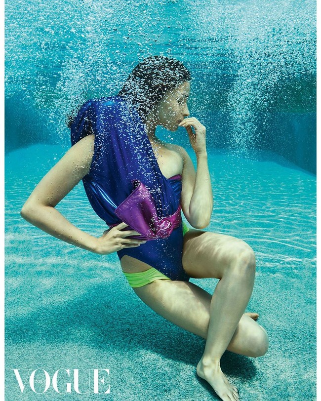 Fotonya sangat buruk, komentar netizen dengan nama akun Instagram @abigailpachuau. Foto terburuk yang pernah ada 🙄🙄, kritik netizen lainnya. Foto: Instagram @vogueindia