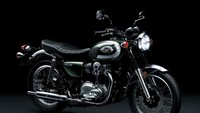 Kawasaki Motor Indonesia kembali merilis model baru di segmen klasik. Moge ini adalah model W800 baru. W800 memiliki tampilan dan nuansa W original, yang membuat pengendara memahami kesenangan dan kebanggaan mengendarai mesin tahun 60-an. Istimewa/Dok. Kawasaki.