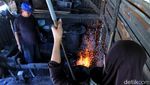 Pandai Besi Majalaya Bertahan dari Gempuran Produk Impor