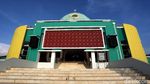 Pesona Masjid Agung Karimun di Tapal Batas Indonesia