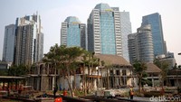 Hutan Kota GBK punya banyak tempat untuk wisatawan yang ingin berkunjung menikmati alam sambil melihat keindahan kota Jakarta. Tempat ini cocok untuk wisata bersama keluarga, dan punya banyak fasilitas untuk milenial.