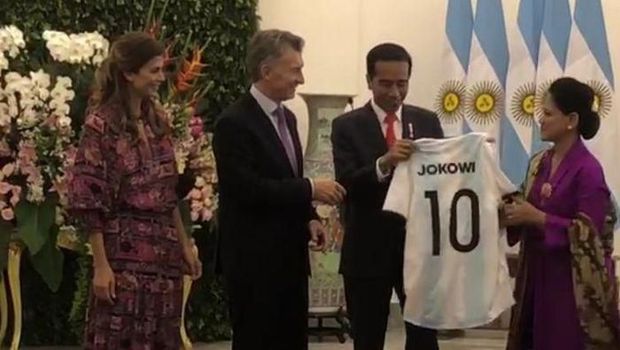 Jersey 21 FIFA dan Sederet Nomor Punggung Keramat Jokowi