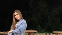 Tak hanya disibukan dengan aktivitas menyanyi, pedangdut cantik Nella Kharisma juga pergi traveling. (nellakharisma/Instagram)