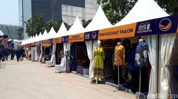 Stan pameran di Pasar Restorasi NasDem