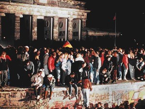 Melihat Peristiwa Penting di Balik Runtuhnya Tembok Berlin