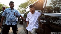 Tak berlangsung lama, giliran JK yang datang ke lokasi. JK tiba pukul 15.37 WIB.