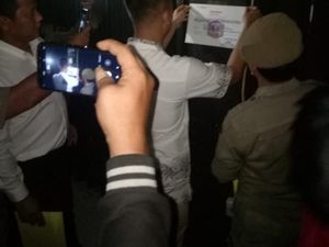 Diduga Jadi Tempat Asusila, Spa-Karaoke Vins Disegel Satpol PP DKI